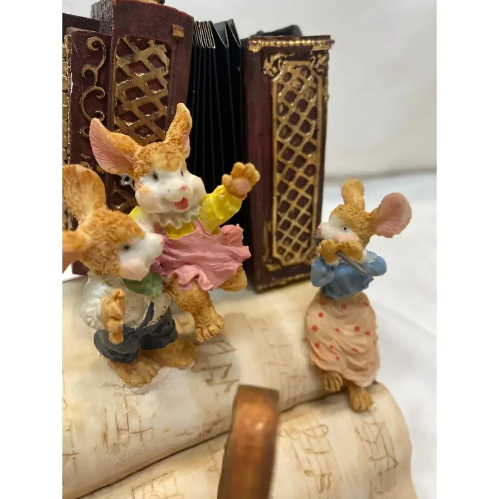 Classic Treasures Musical Animated Accordion & Mouse Sculpture.